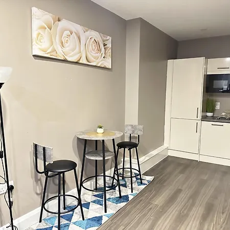 Dudley Delightful Apartment With 2 Bedrooms Exterior photo