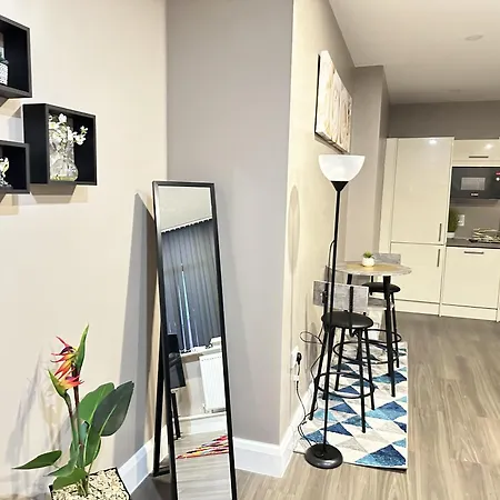 Dudley Delightful Apartment With 2 Bedrooms Exterior photo