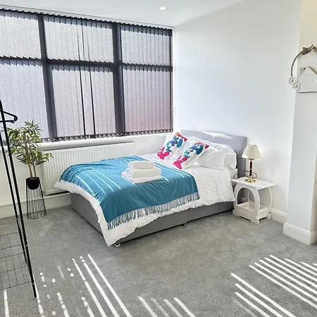 Dudley Delightful Apartment With 2 Bedrooms Exterior photo