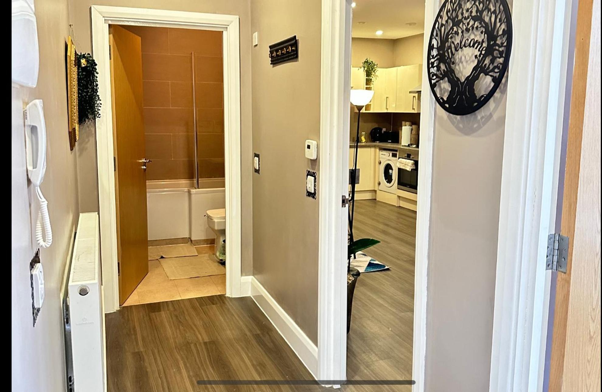 Delightful With 2 Bedrooms *