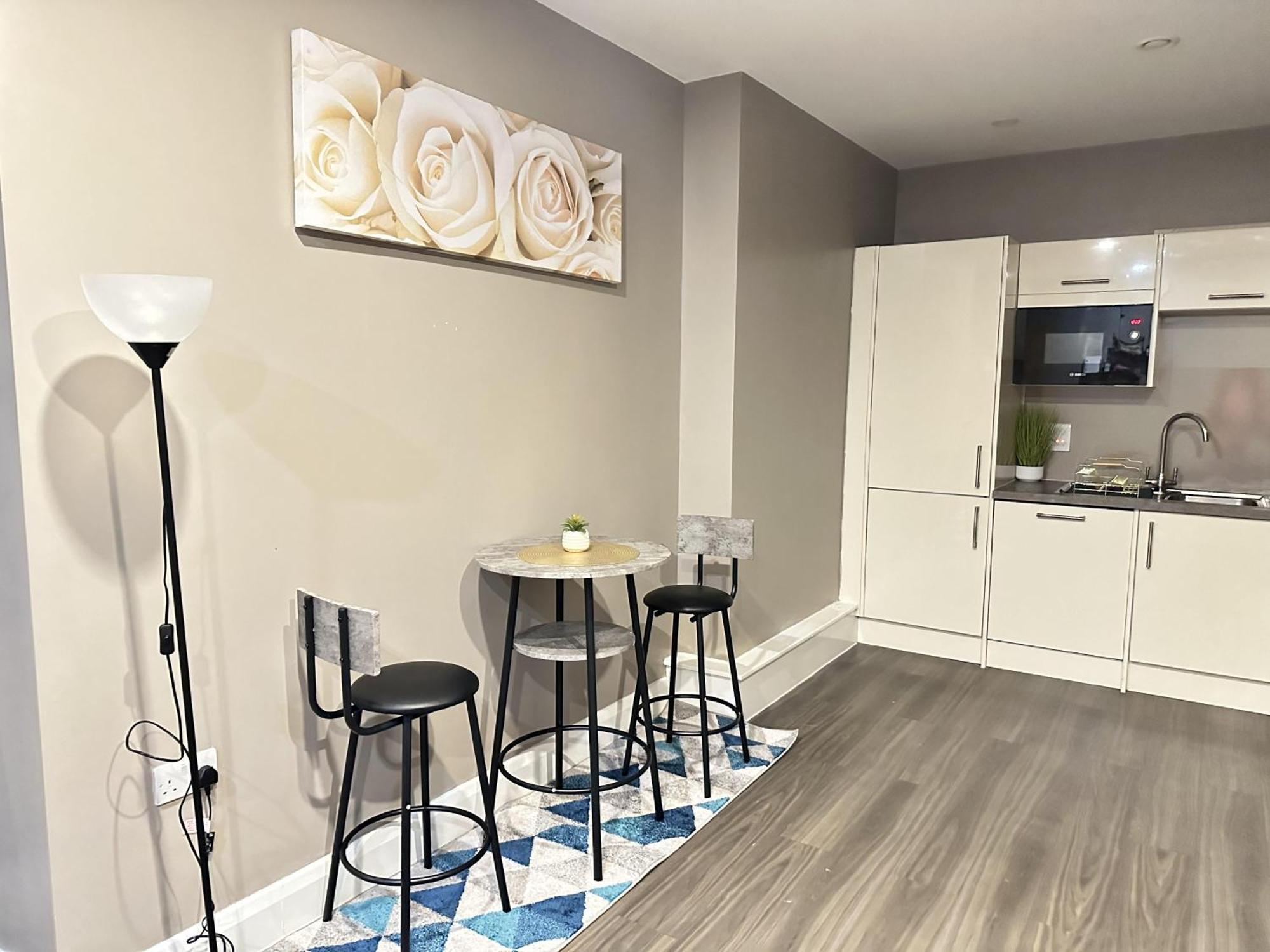 Delightful With 2 Bedrooms Apartment *