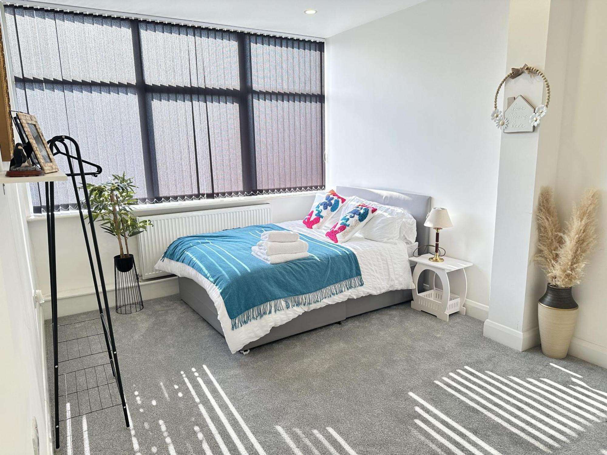 Apartment Delightful With 2 Bedrooms *